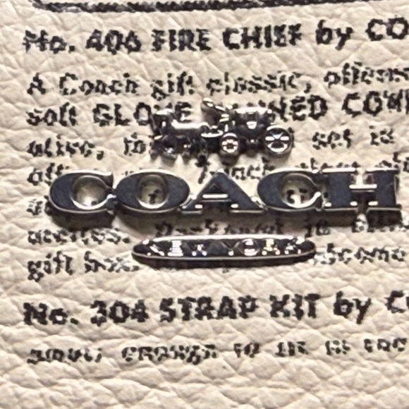 Coach Newspaper Print Shoulder Bag in Cream and Black NWT - Picture 5 of 14